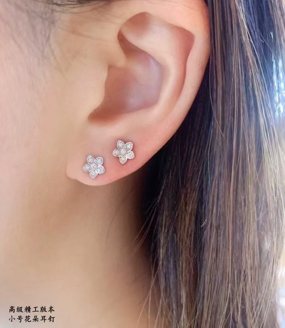Graff Sunflower stud earrings view 1