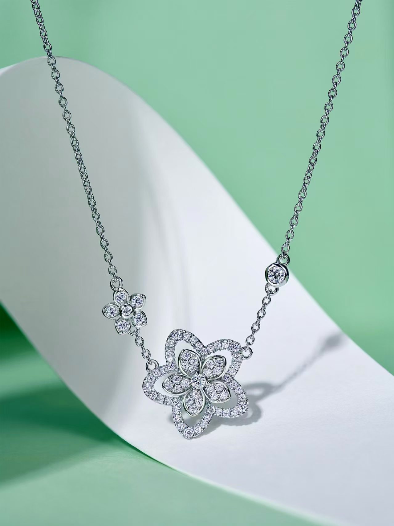 Graff Sunflower necklace view 3