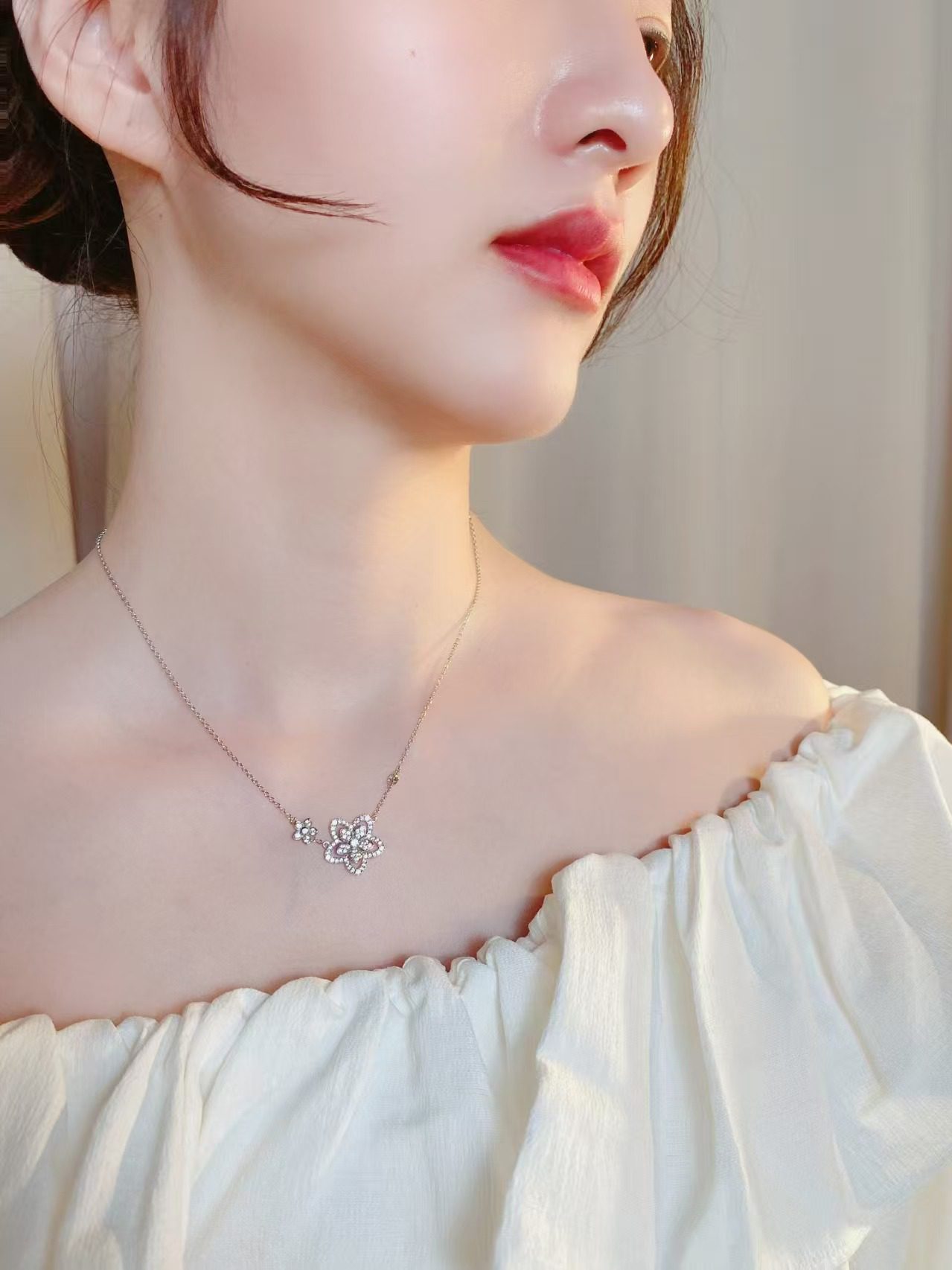 Graff Sunflower necklace view 9