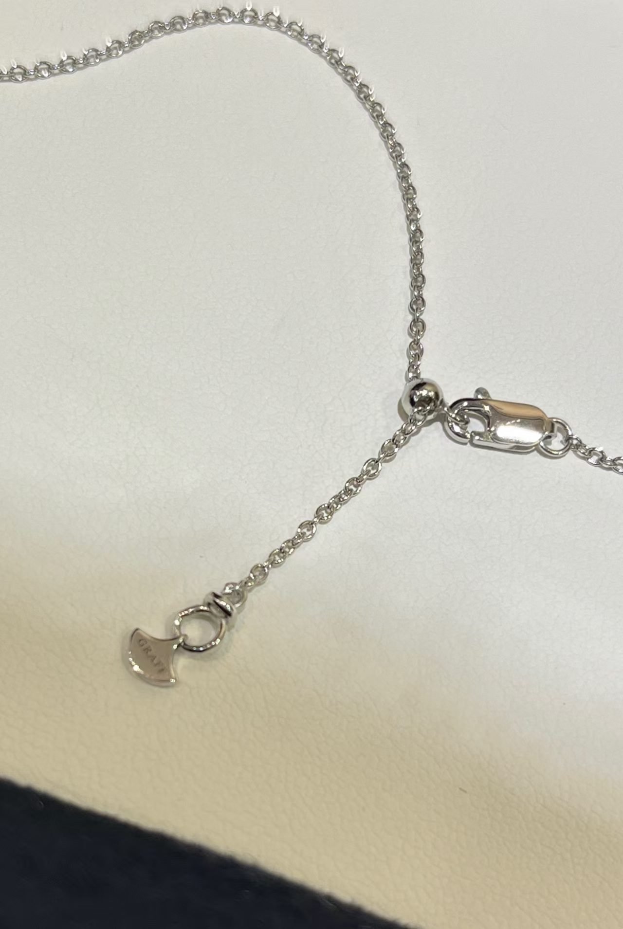 Graff Bow necklace view 4
