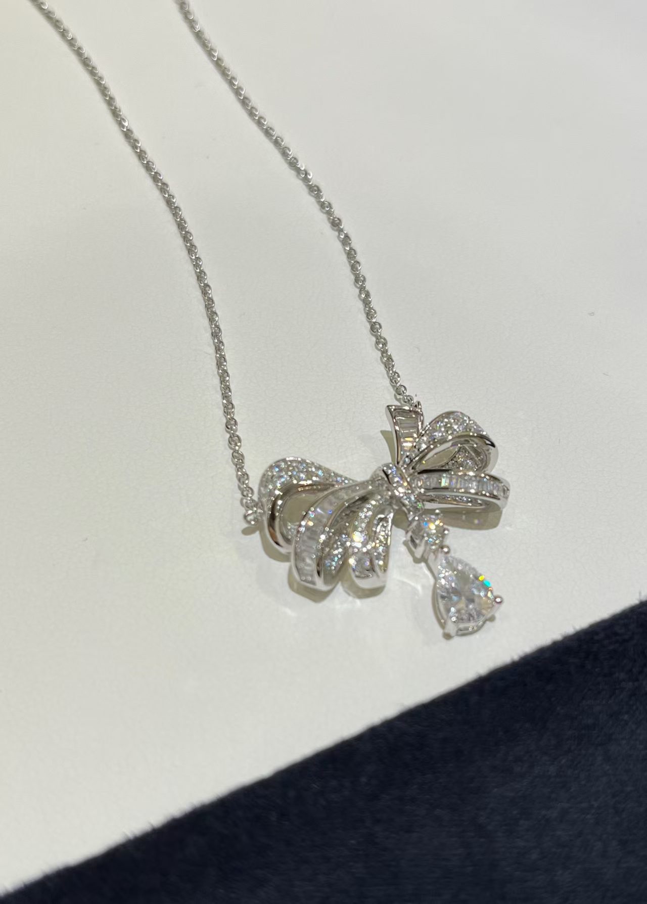 Graff Bow necklace view 5