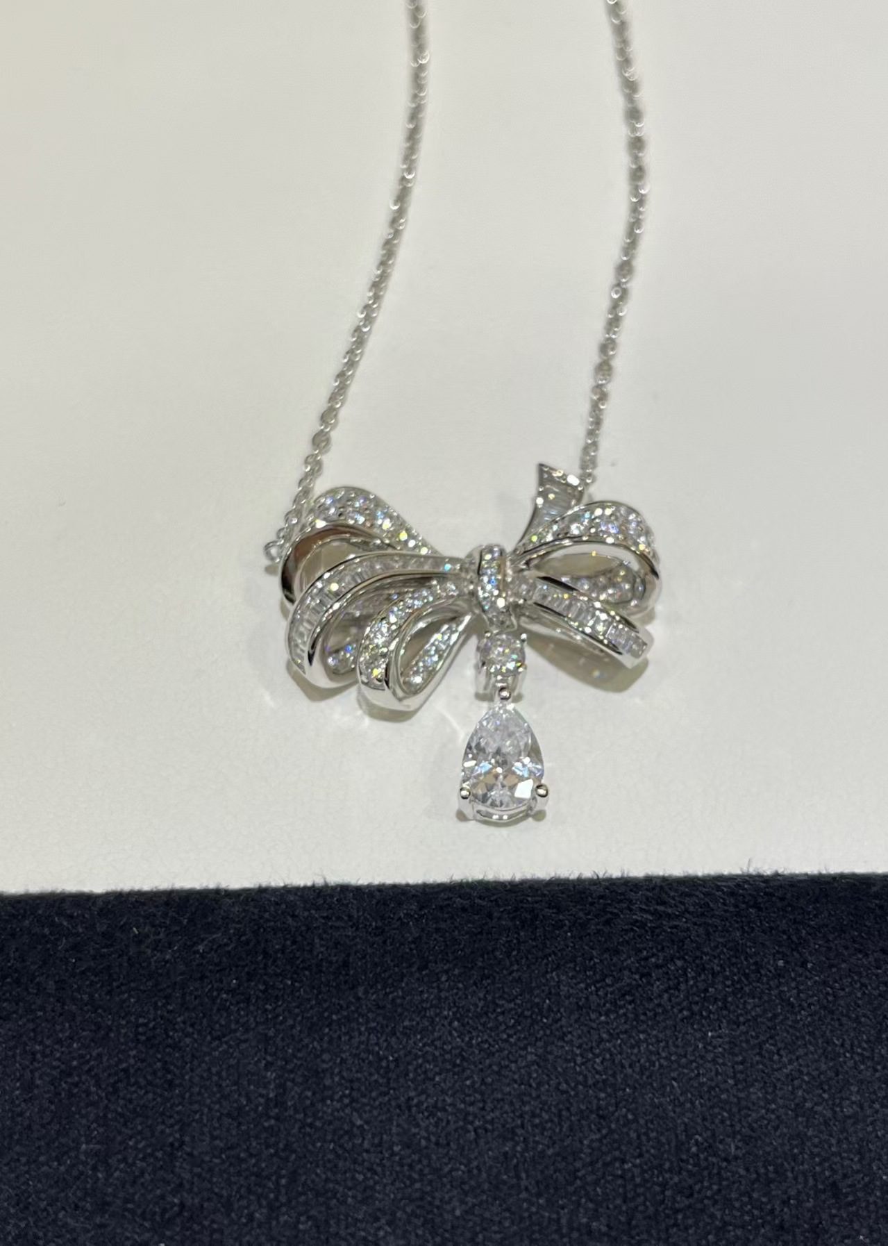 Graff Bow necklace view 6