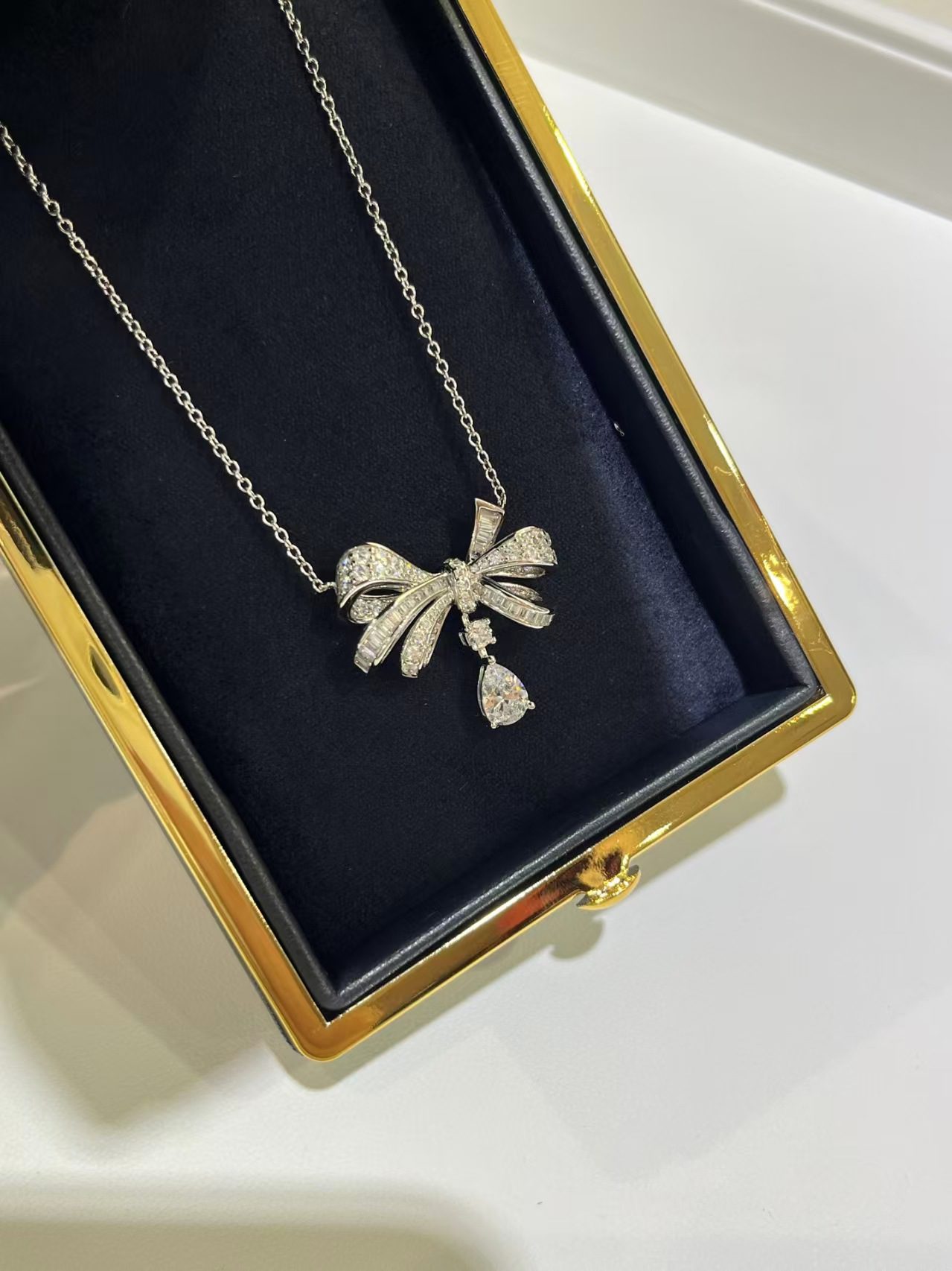 Graff Bow necklace view 7