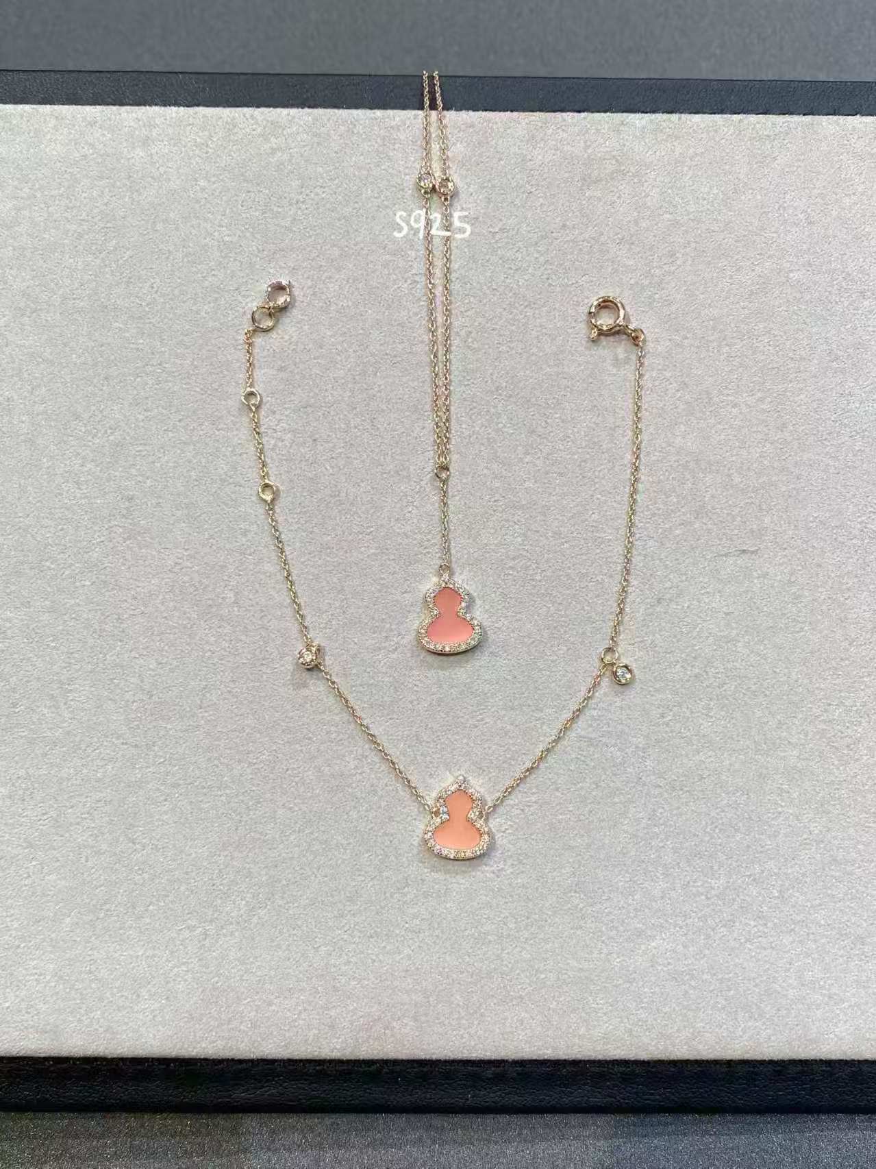 Qeelin Gourd Bracelet view 5
