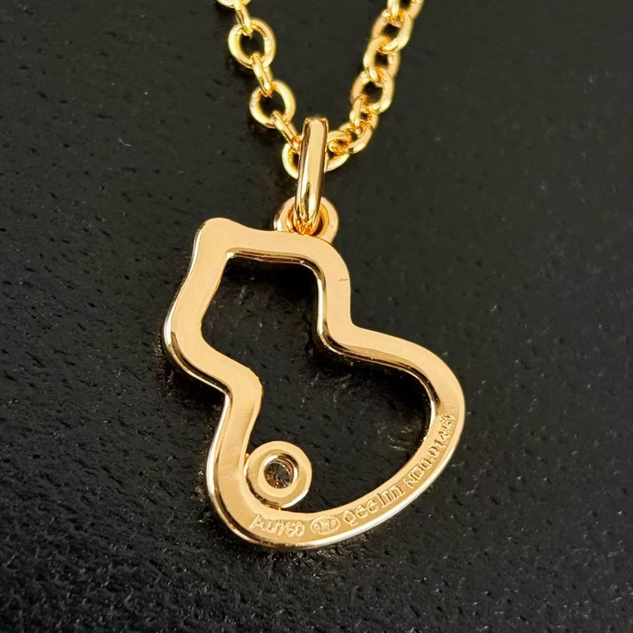 Qeelin Gourd necklace view 6