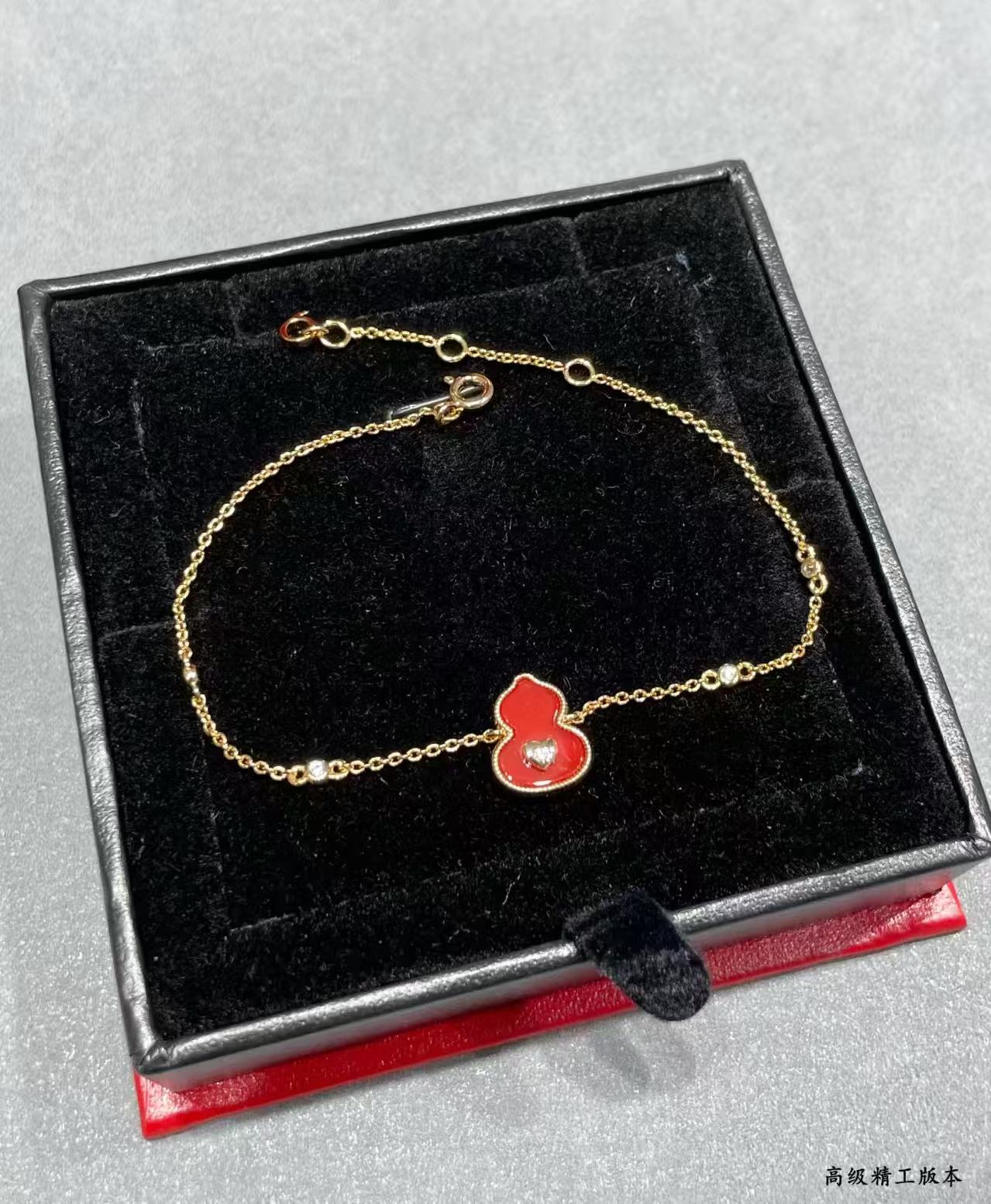 Qeelin Gourd bracelet view 2
