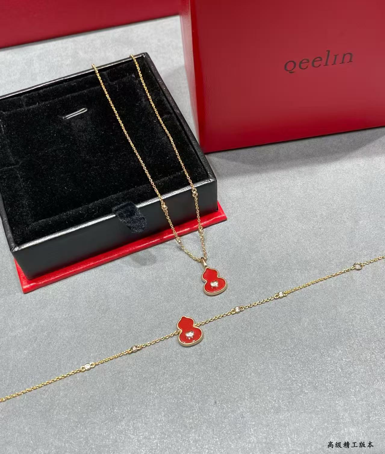 Qeelin Gourd bracelet view 4