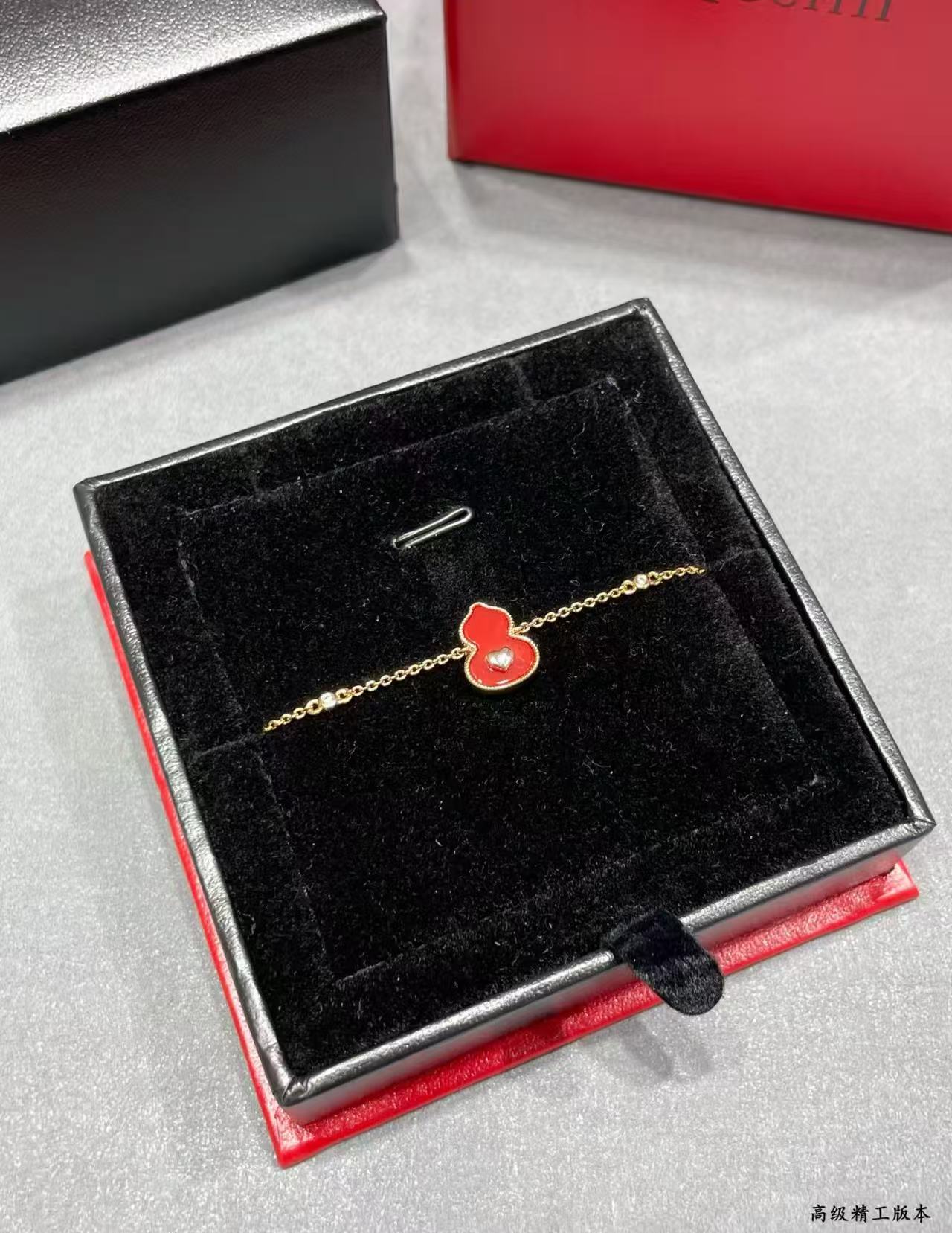 Qeelin Gourd bracelet view 5