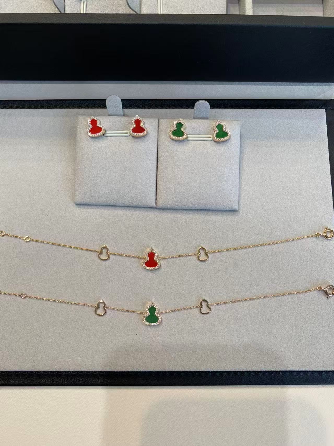 Qeelin Gourd bracelet view 2