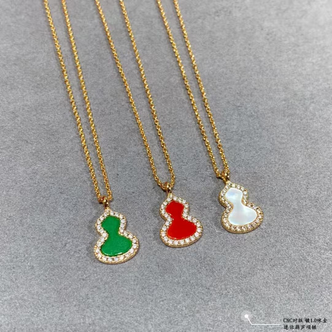 Qeelin Gourd necklace view 3