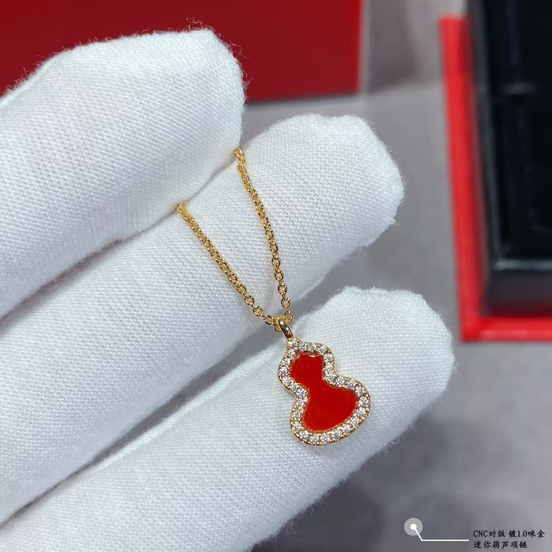 Qeelin Gourd necklace view 5
