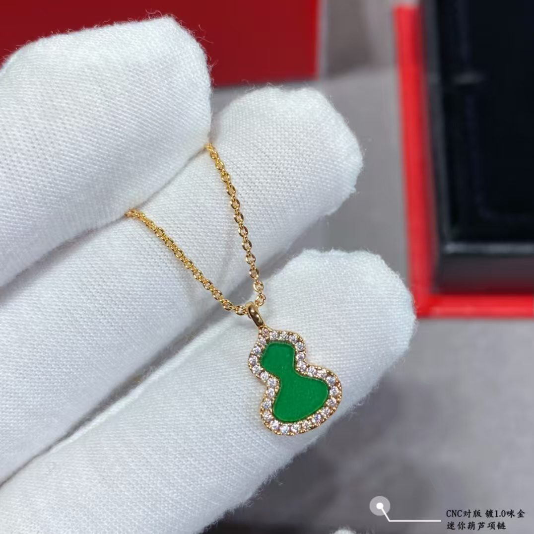 Qeelin Gourd necklace view 6