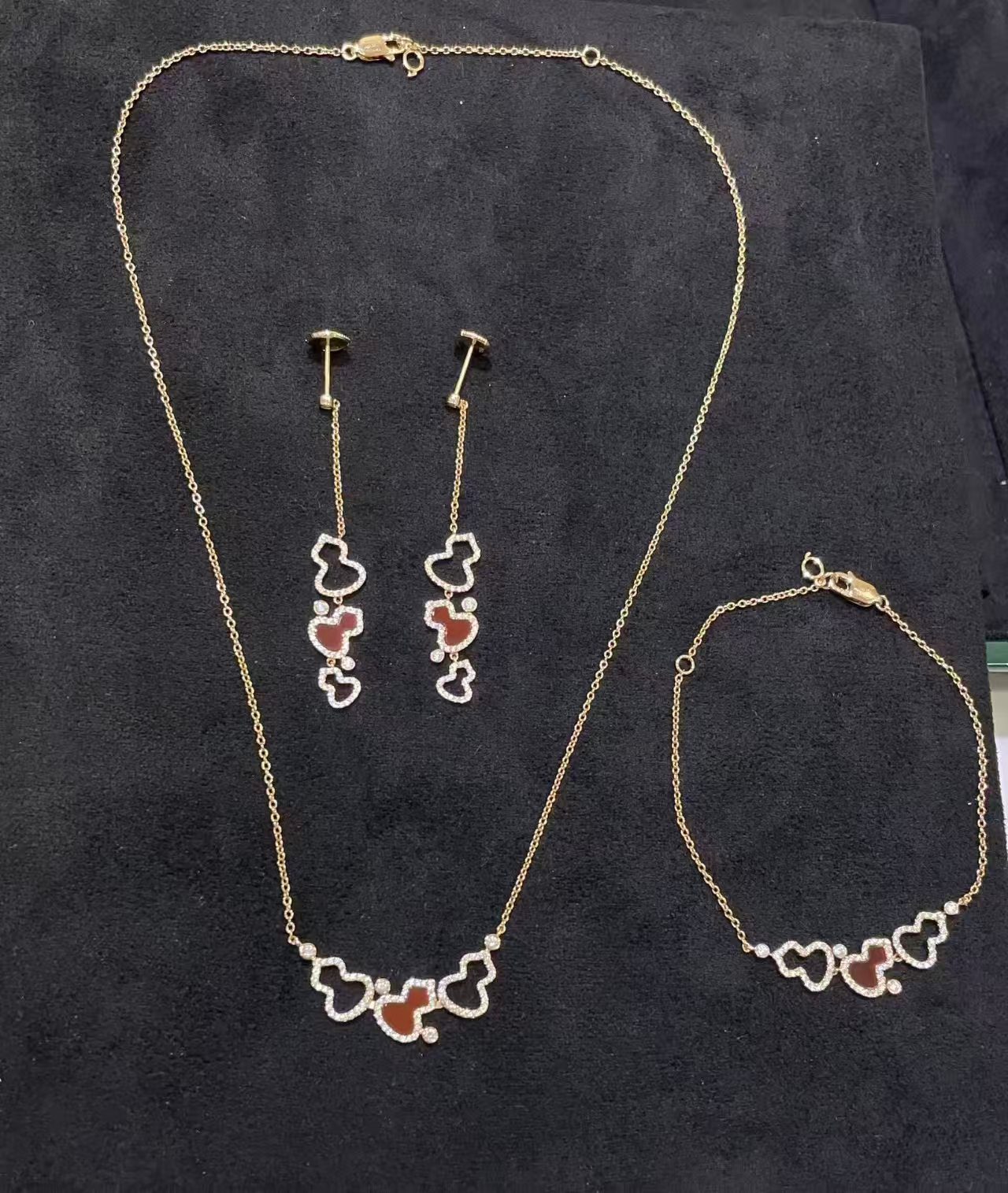 Qeelin Gourd necklace view 9