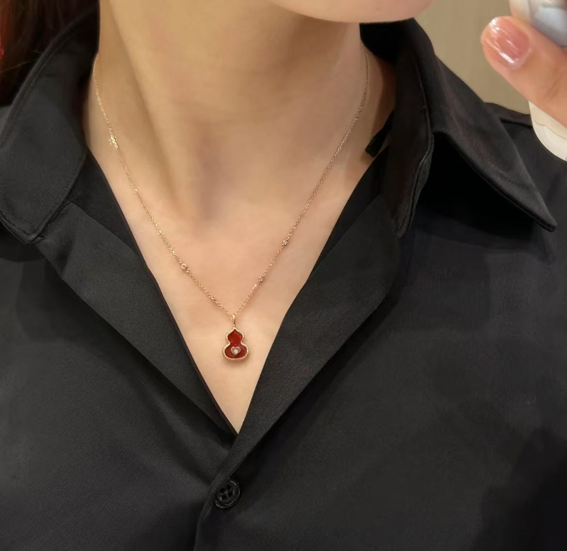 Qeelin Gourd necklace view 9