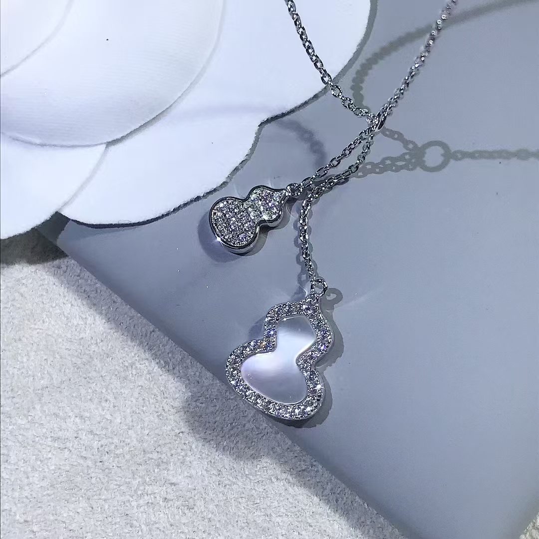 Qeelin Gourd necklace view 1