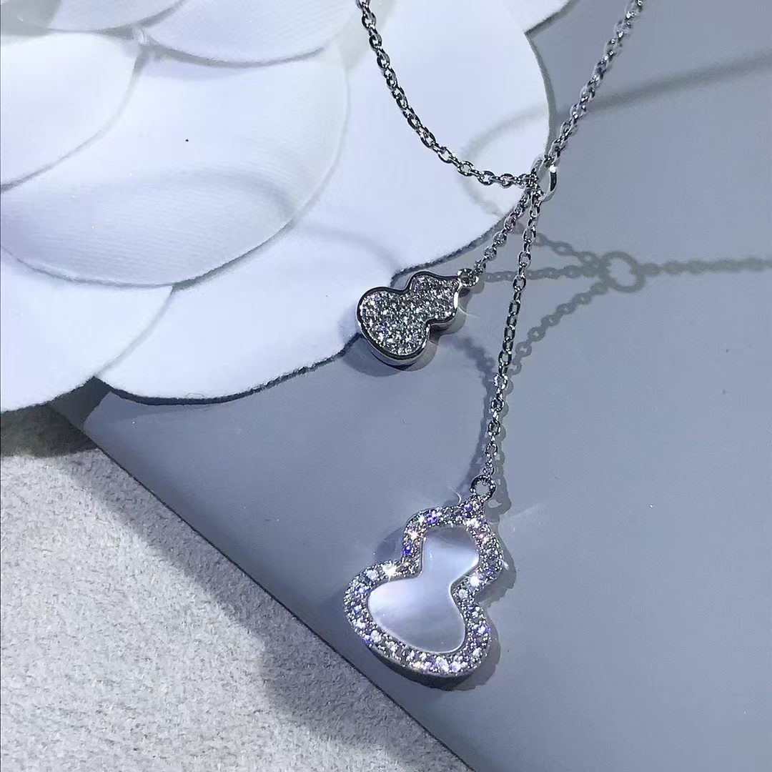 Qeelin Gourd necklace view 2