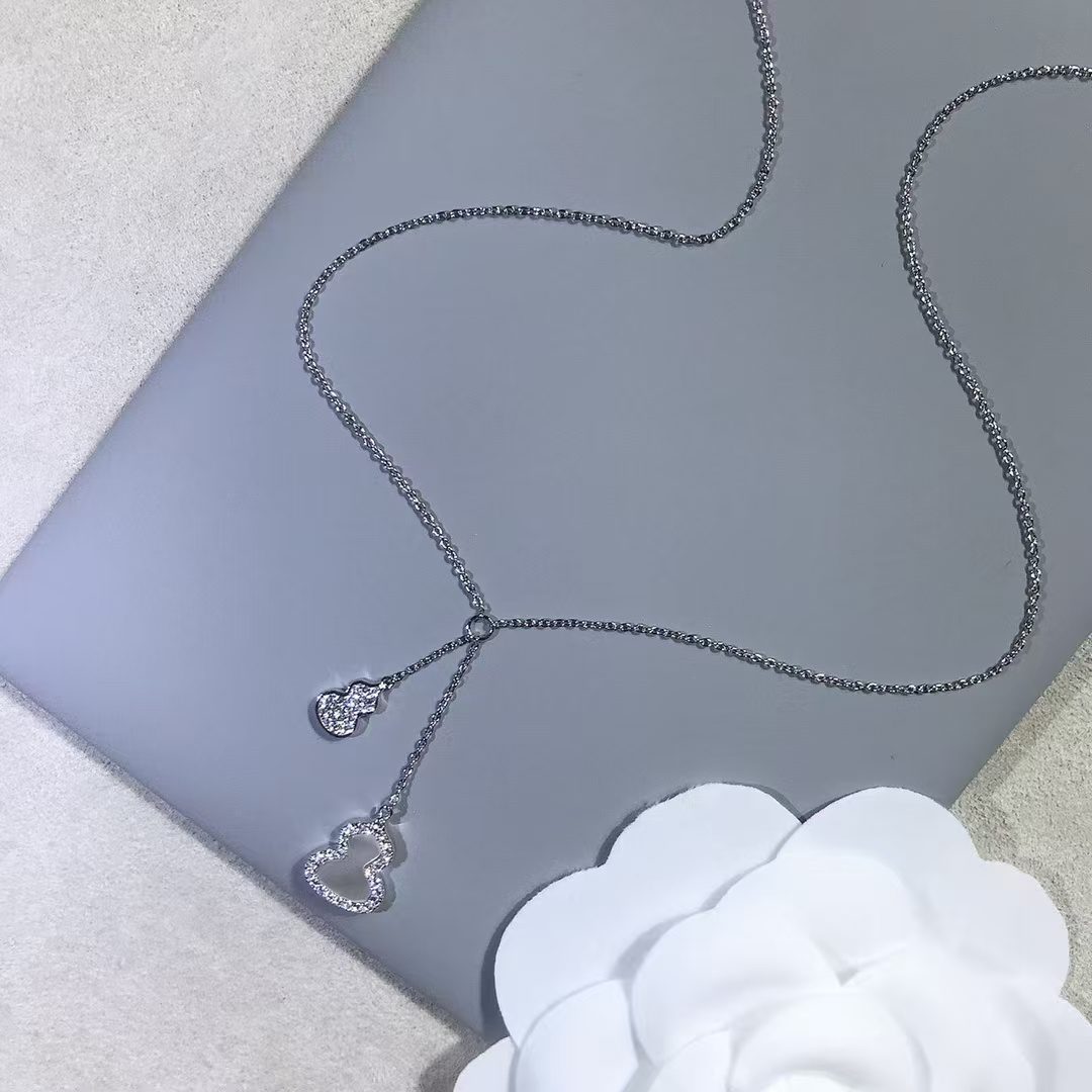 Qeelin Gourd necklace view 3
