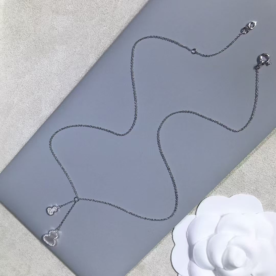 Qeelin Gourd necklace view 4