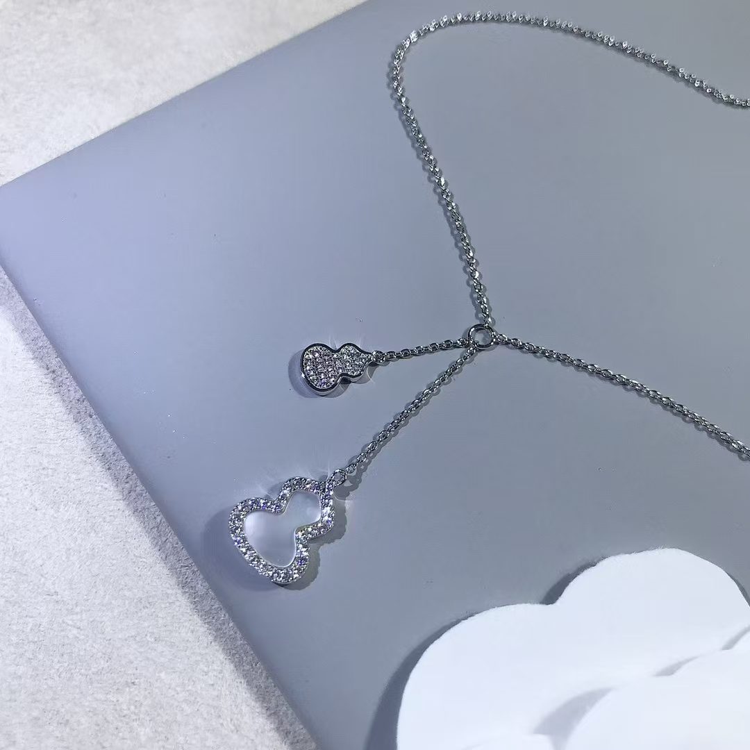 Qeelin Gourd necklace view 5