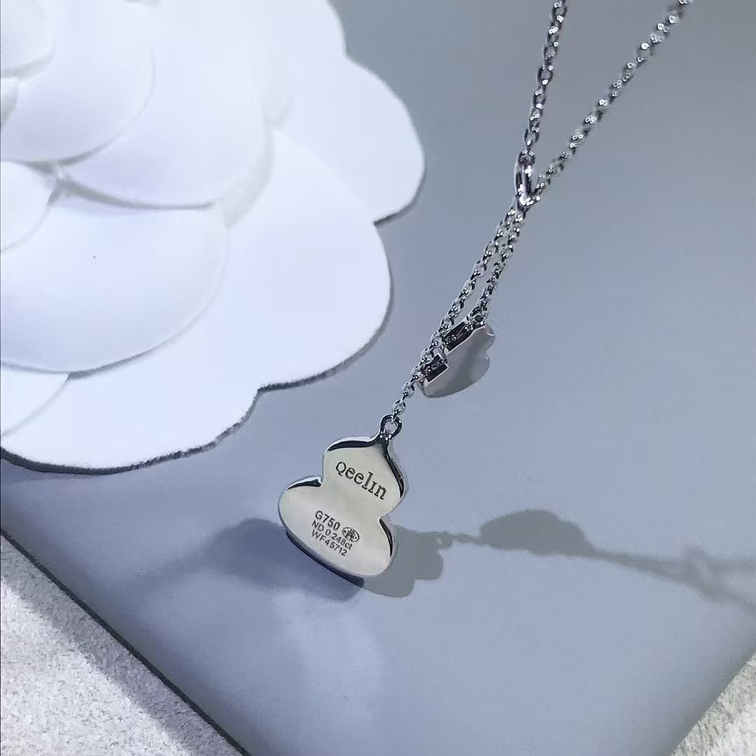 Qeelin Gourd necklace view 6