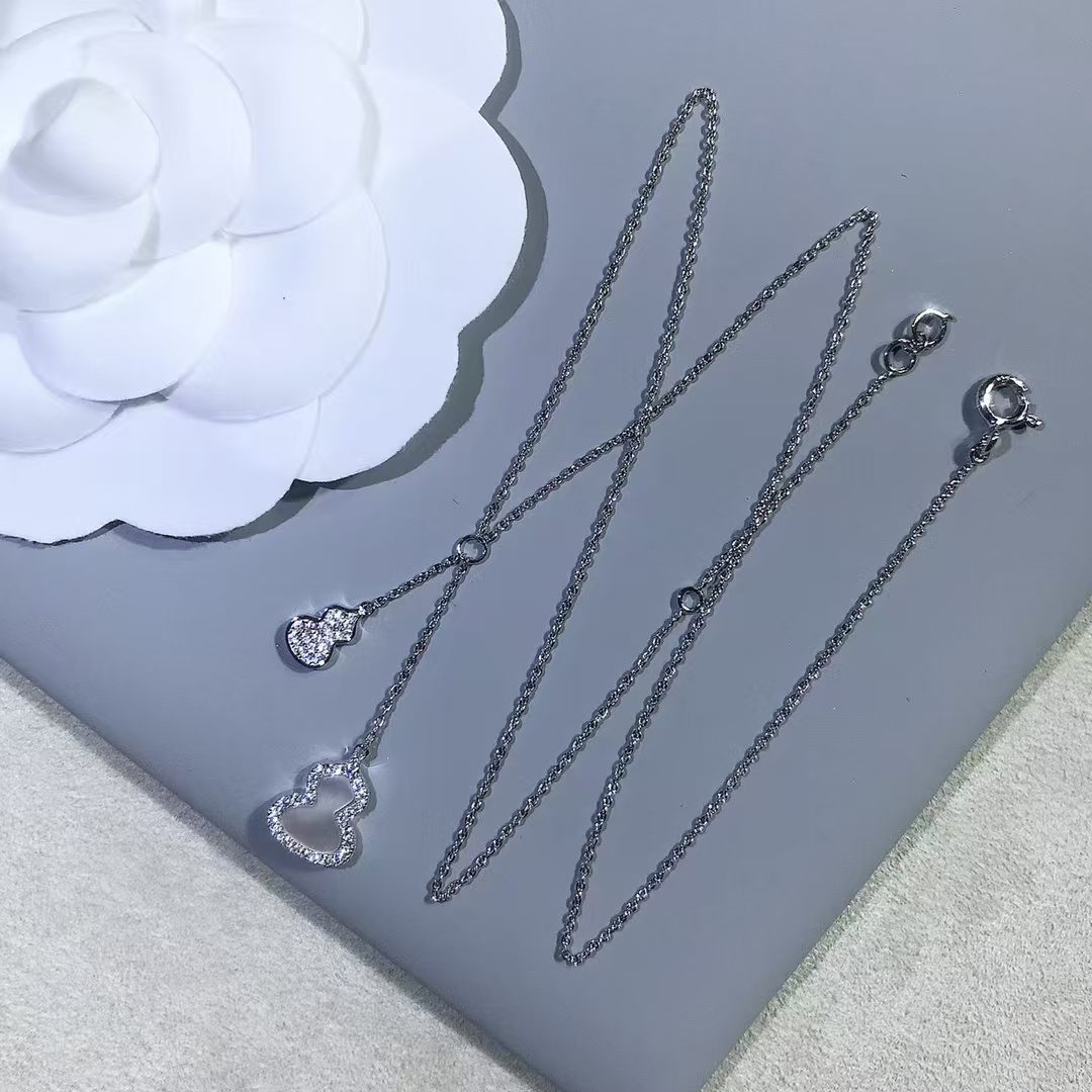 Qeelin Gourd necklace view 7