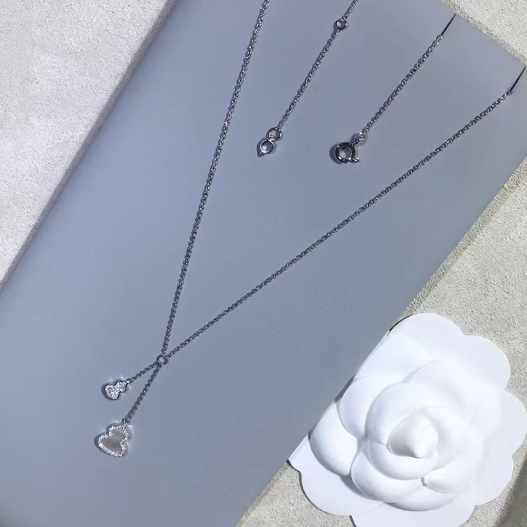 Qeelin Gourd necklace view 8