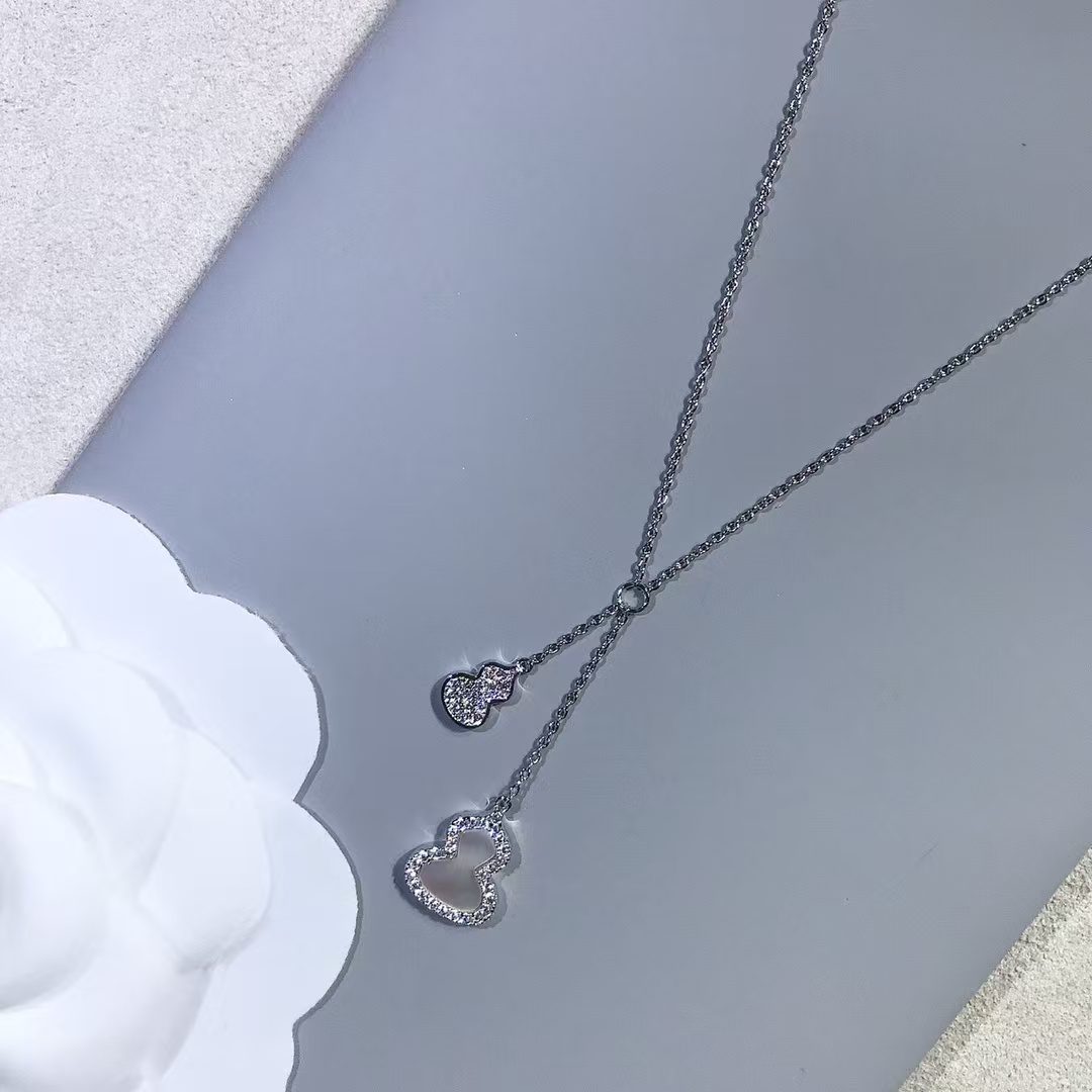 Qeelin Gourd necklace view 9