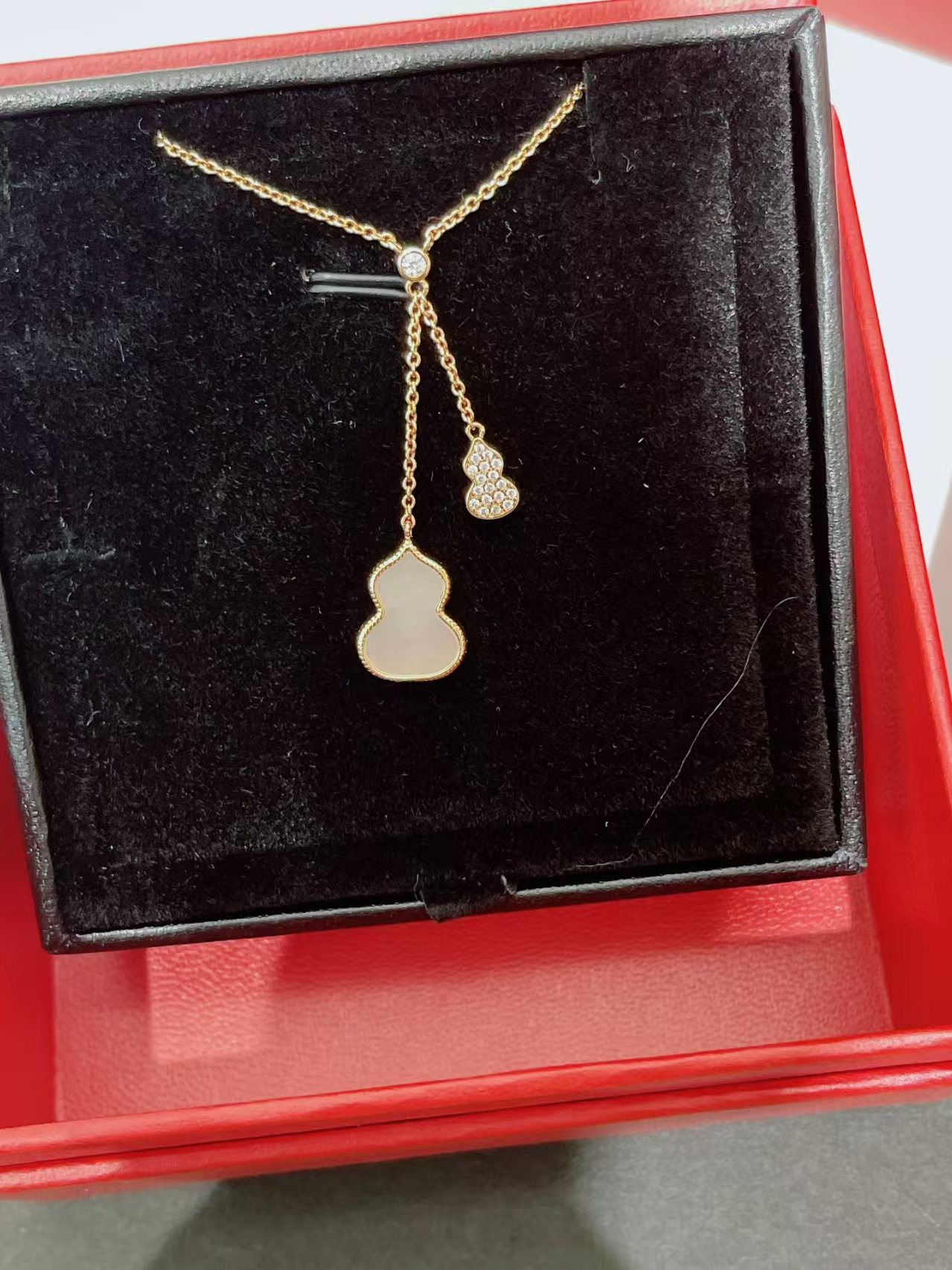 Qeelin Gourd necklace view 4