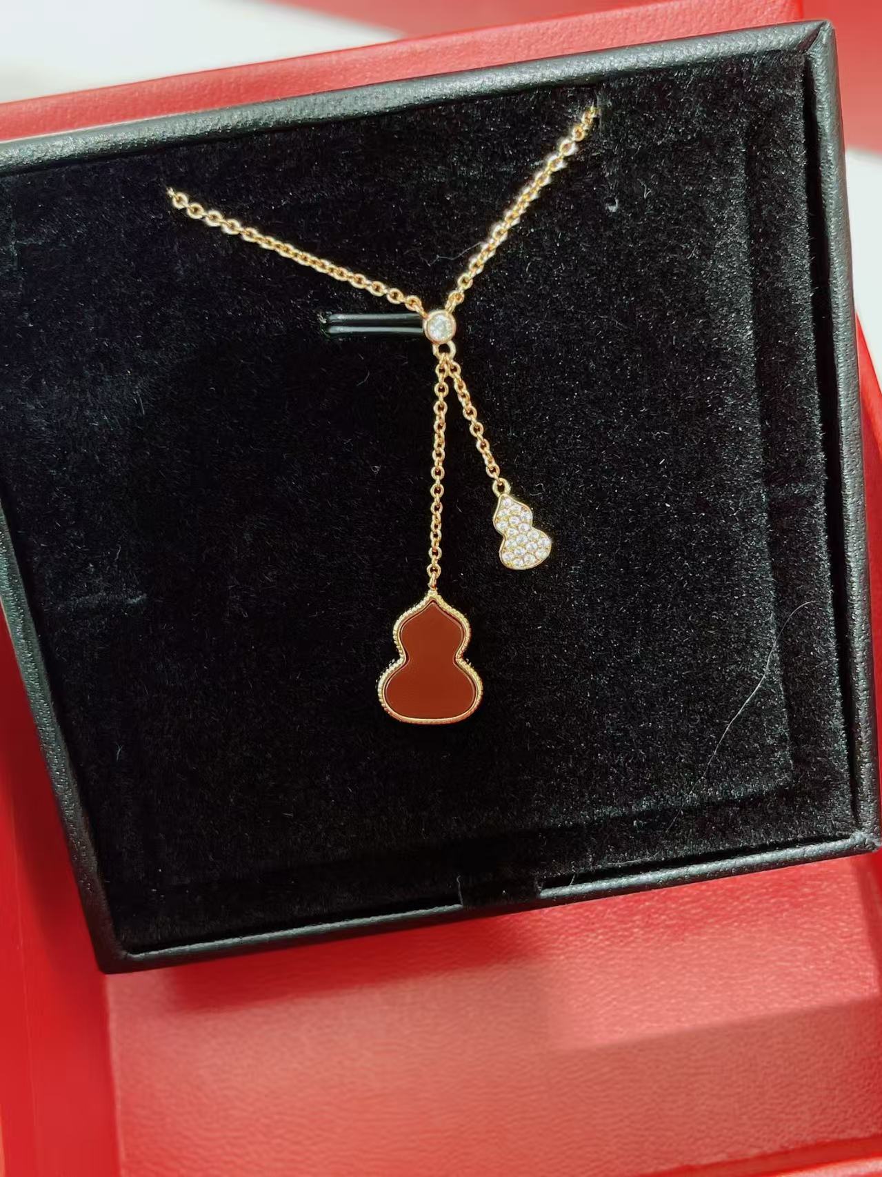 Qeelin Gourd necklace view 6