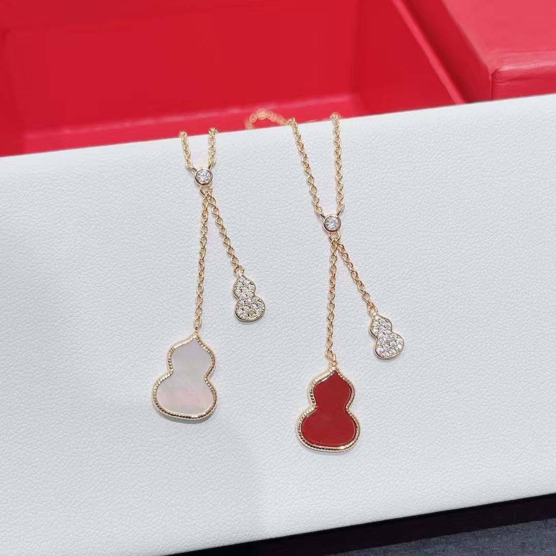 Qeelin Gourd necklace view 8