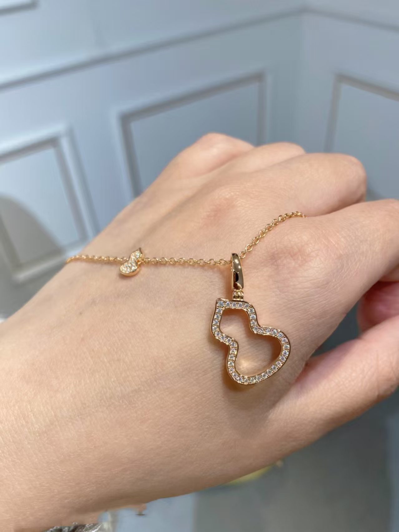 Qeelin Gourd necklace view 5