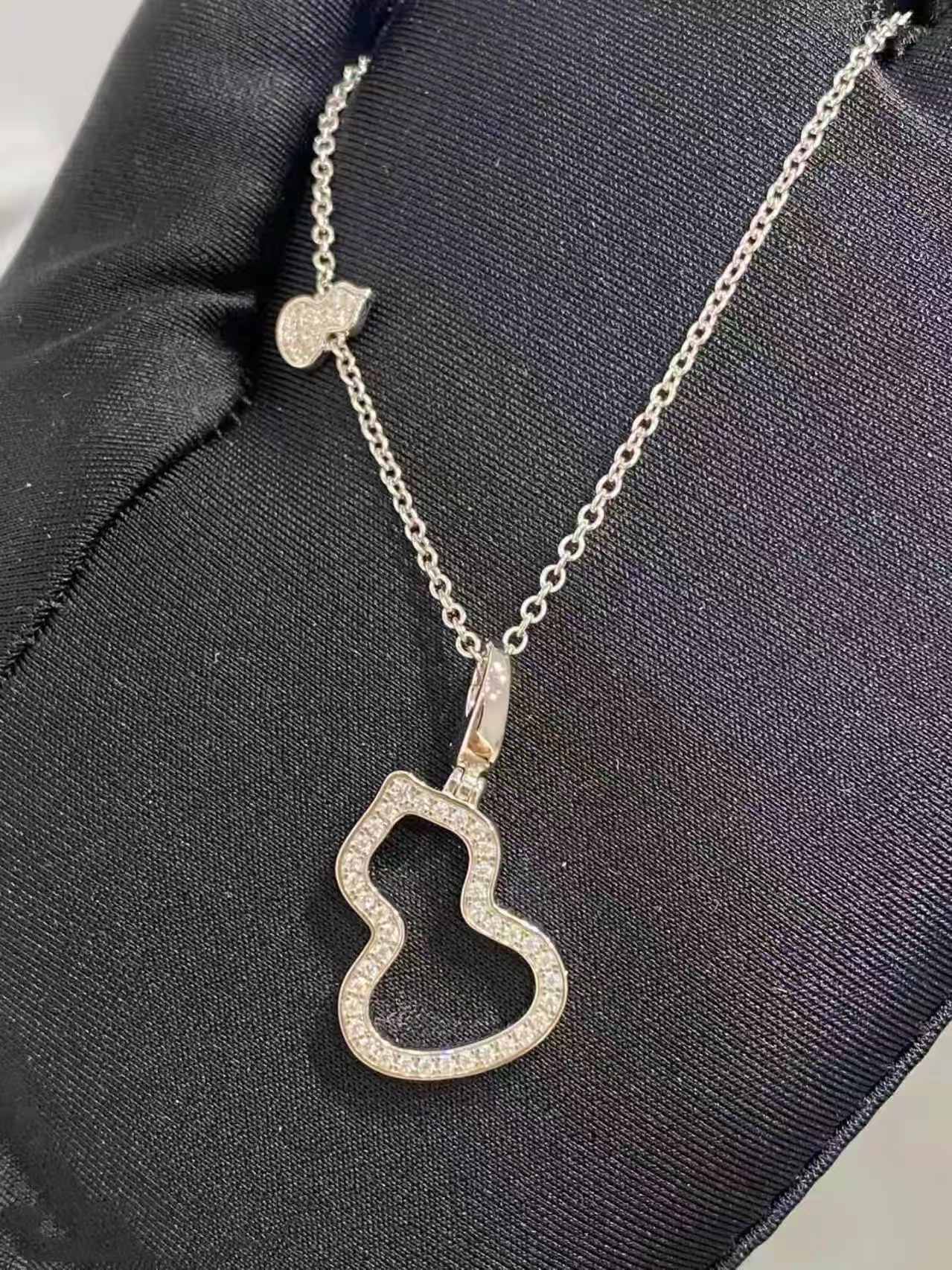 Qeelin Gourd necklace view 6