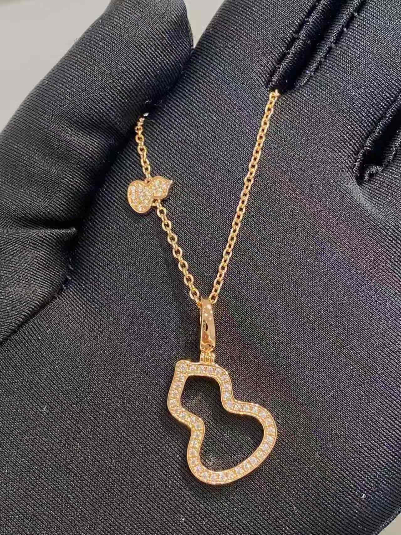 Qeelin Gourd necklace view 7