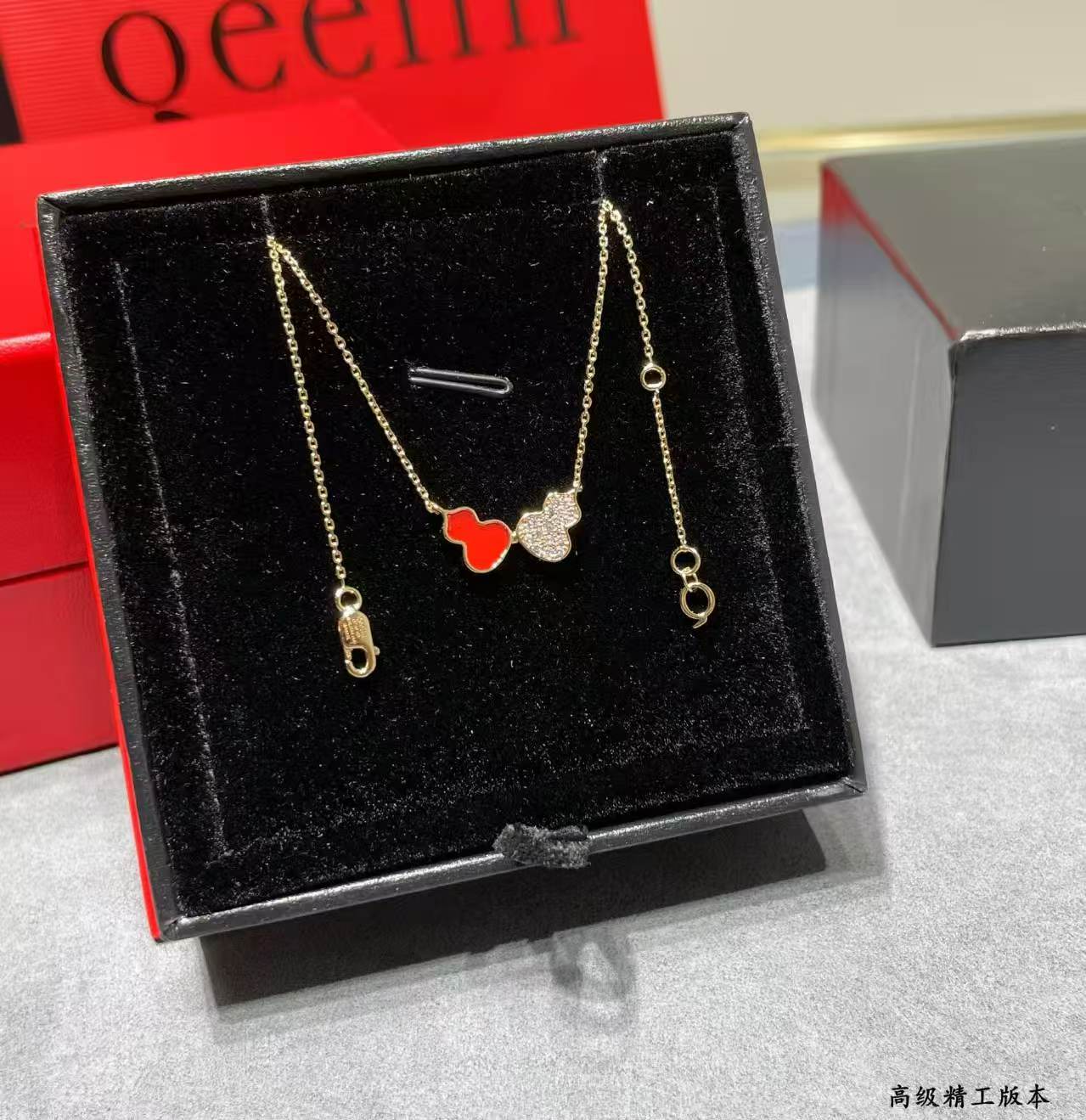 Qeelin Gourd necklace view 4
