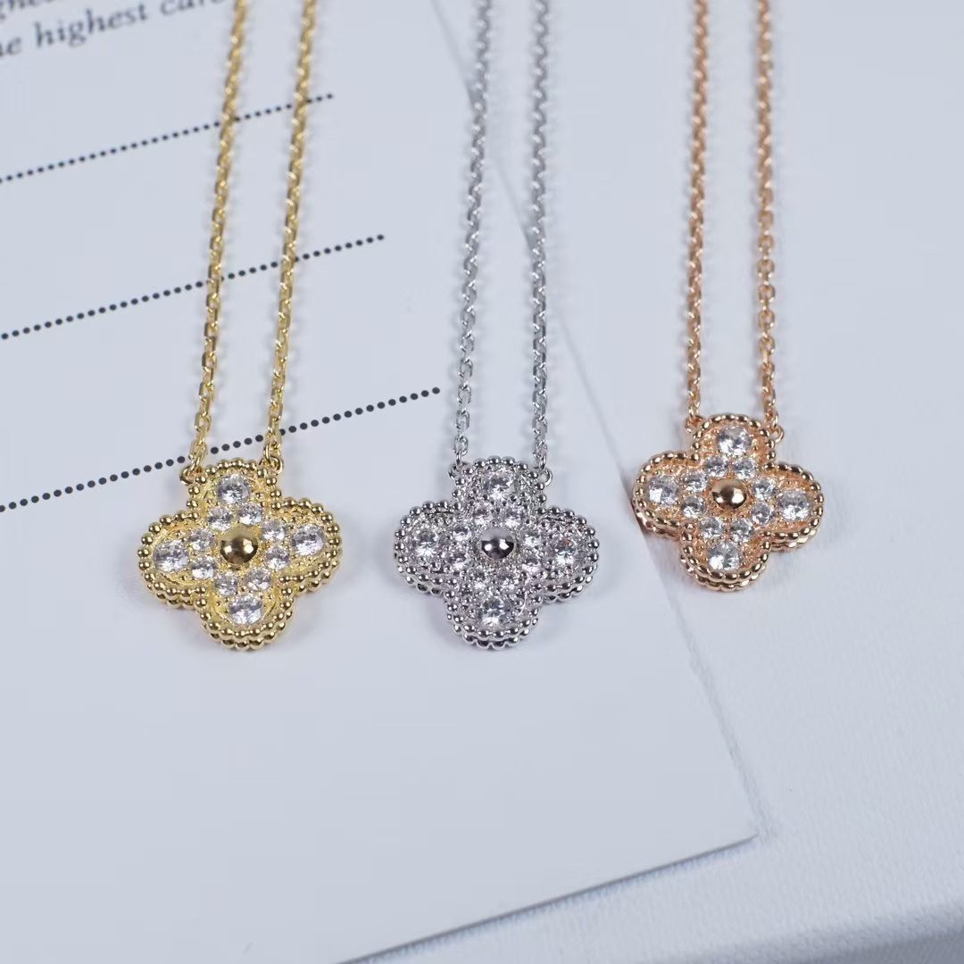 Van Cleef & Arpels Necklace view 2