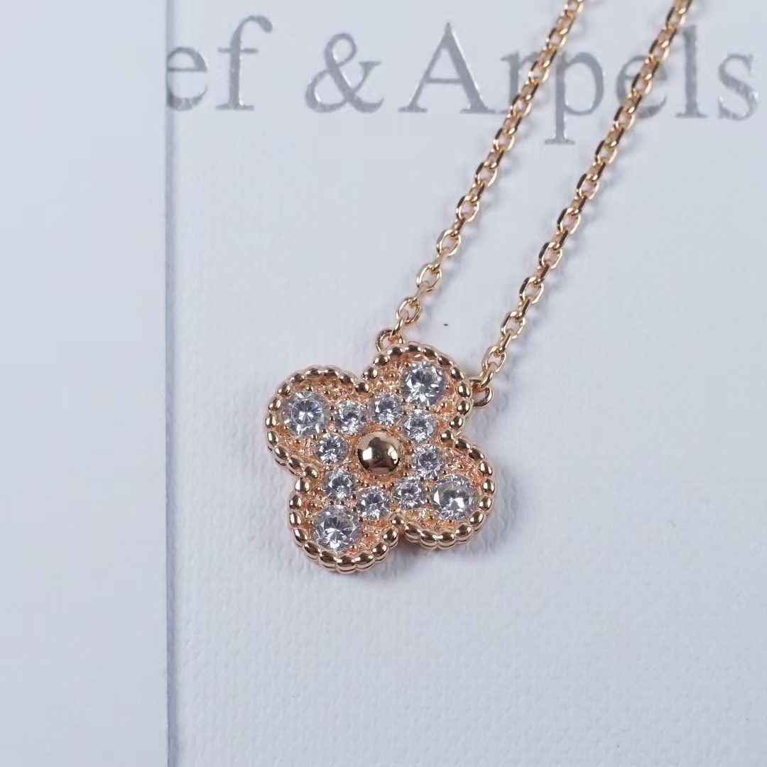Van Cleef & Arpels Necklace view 3