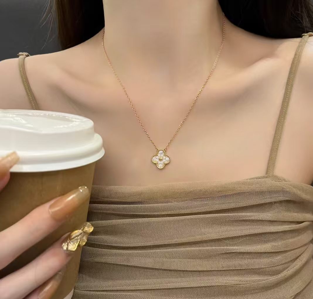 Van Cleef & Arpels Necklace view 9