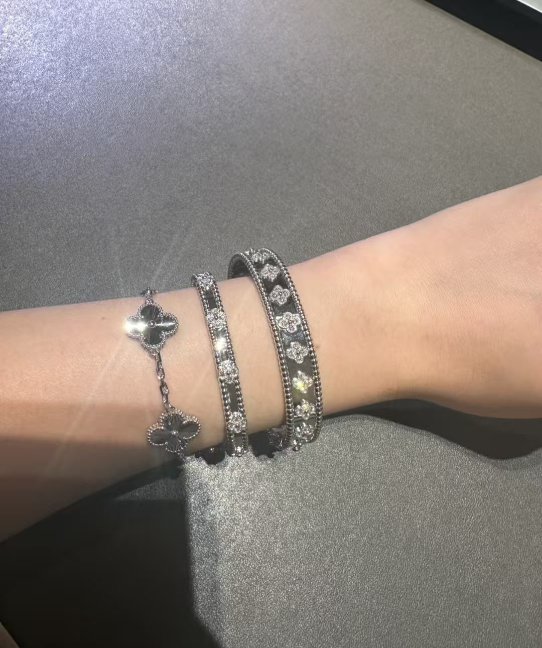 Van Cleef & Arpels Bracelet view 1