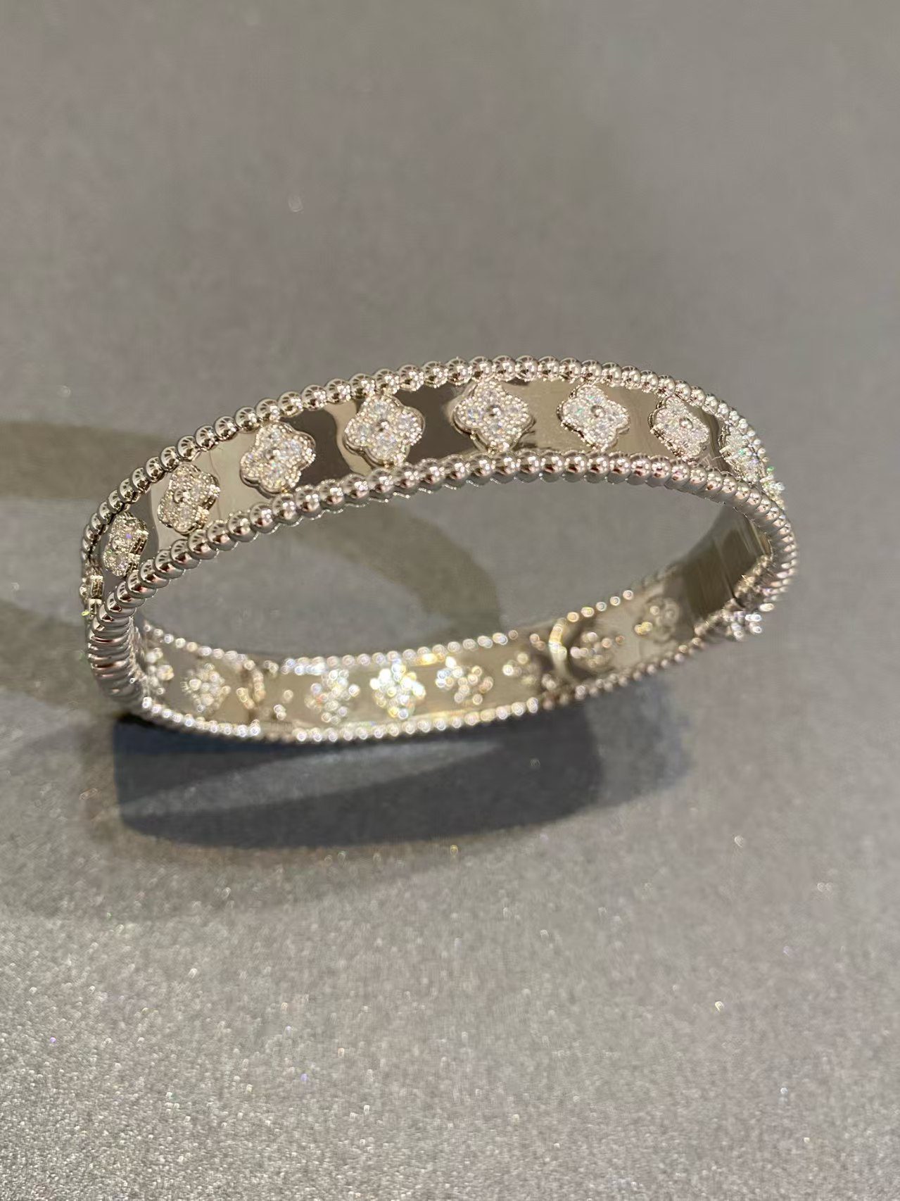 Van Cleef & Arpels Bracelet view 3