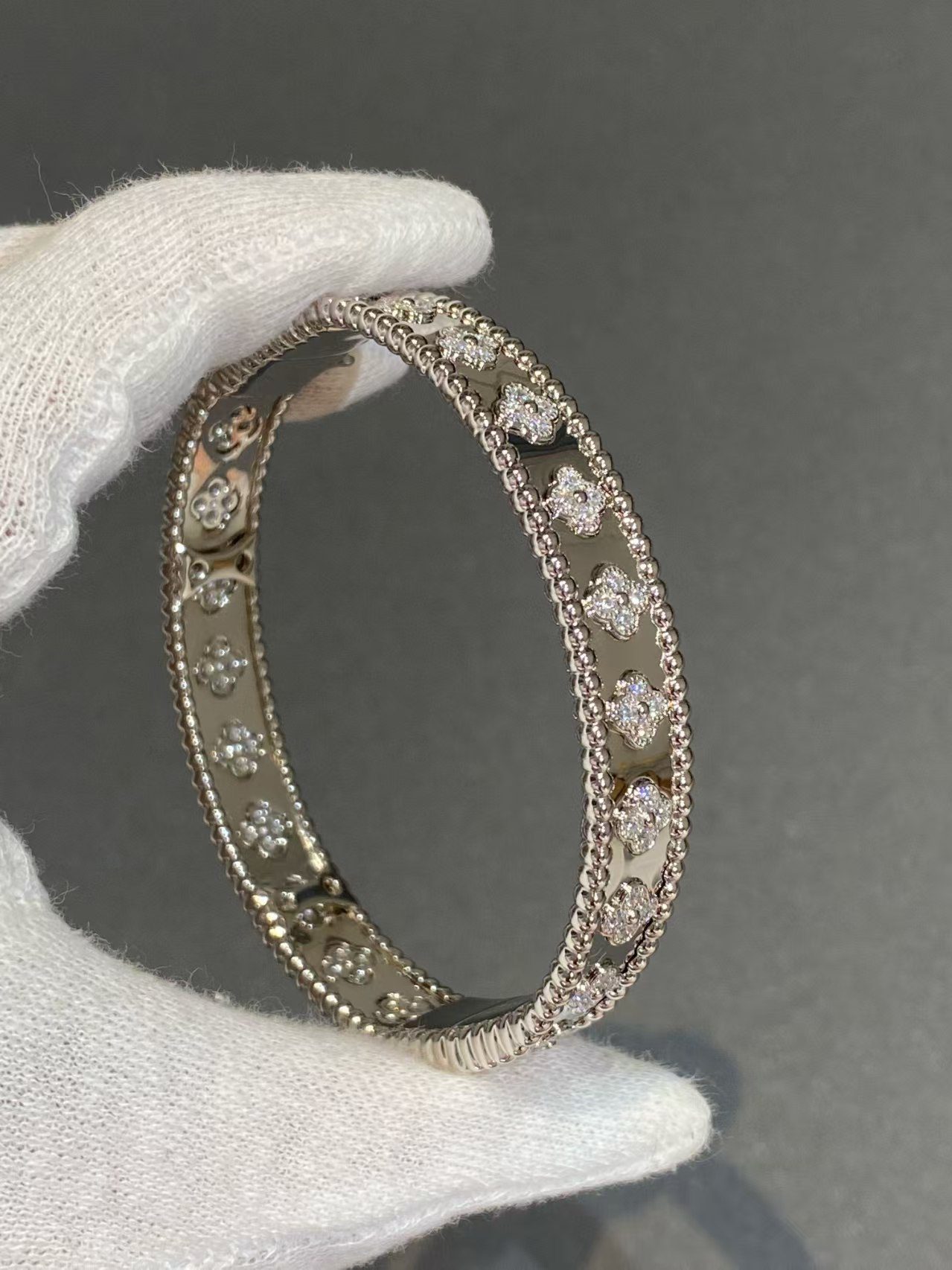 Van Cleef & Arpels Bracelet view 4