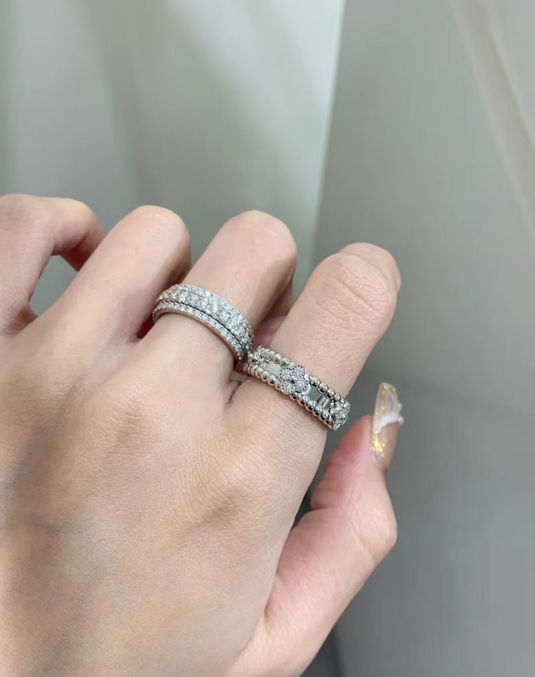 Van Cleef & Arpels Ring view 2