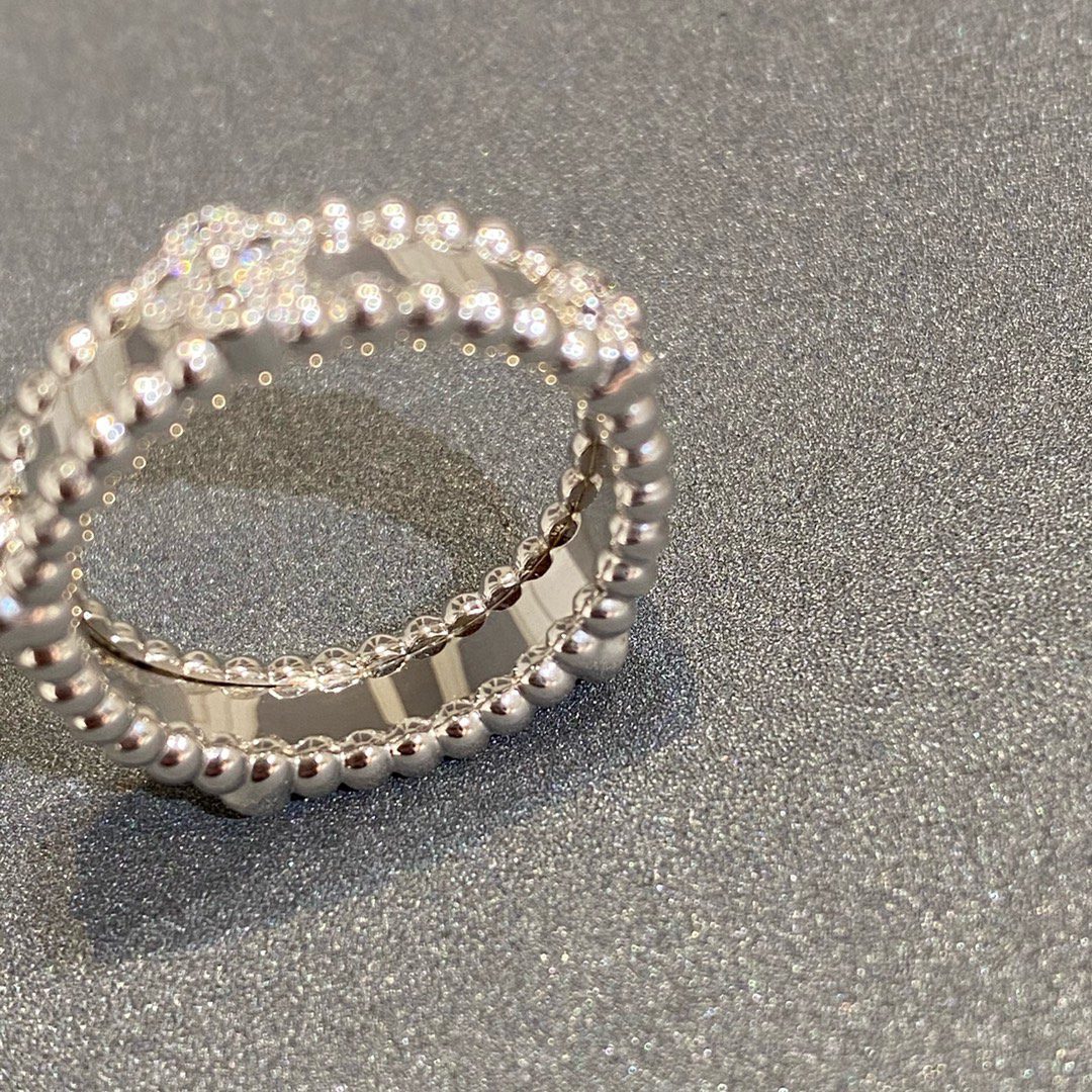 Van Cleef & Arpels Ring view 4