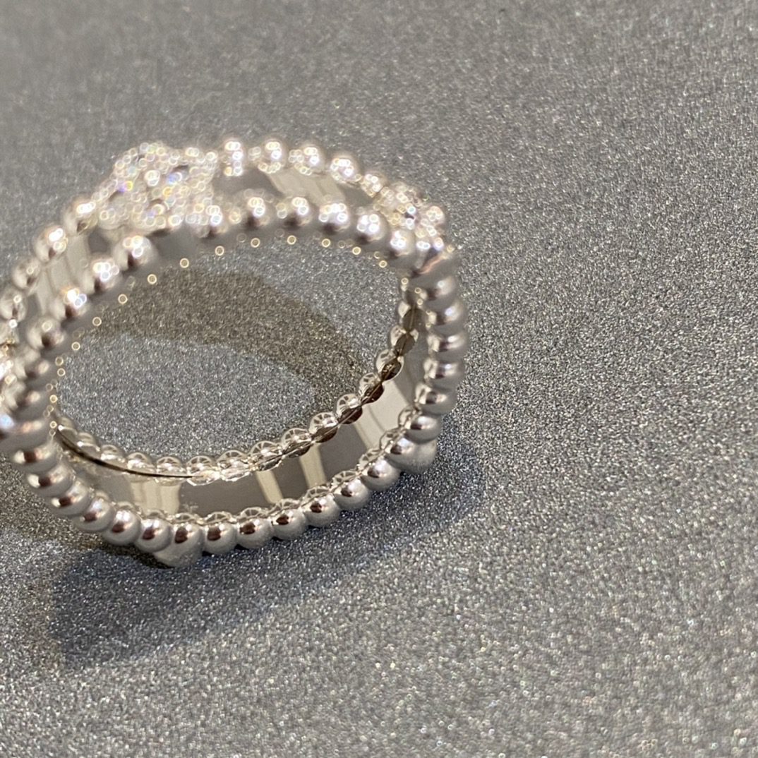 Van Cleef & Arpels Ring view 8