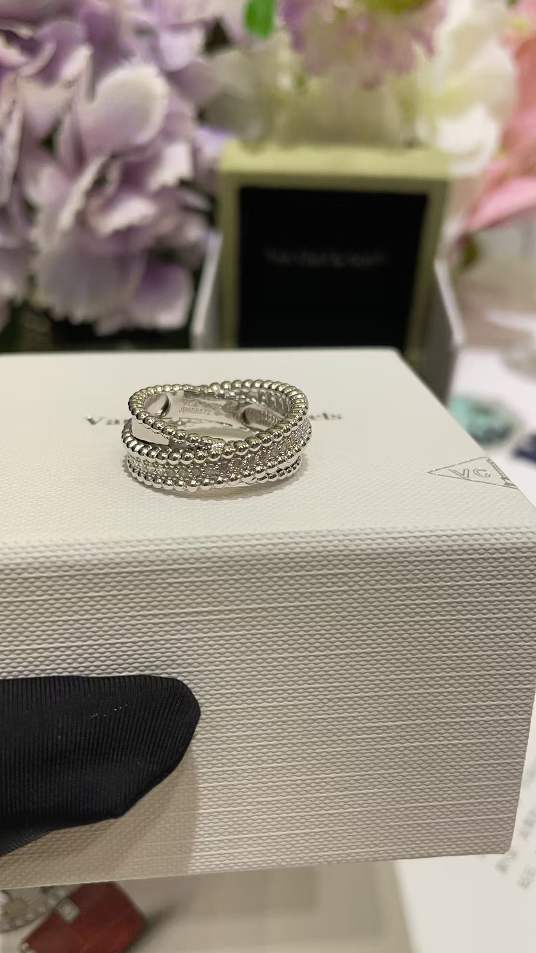 Van Cleef & Arpels Ring view 14