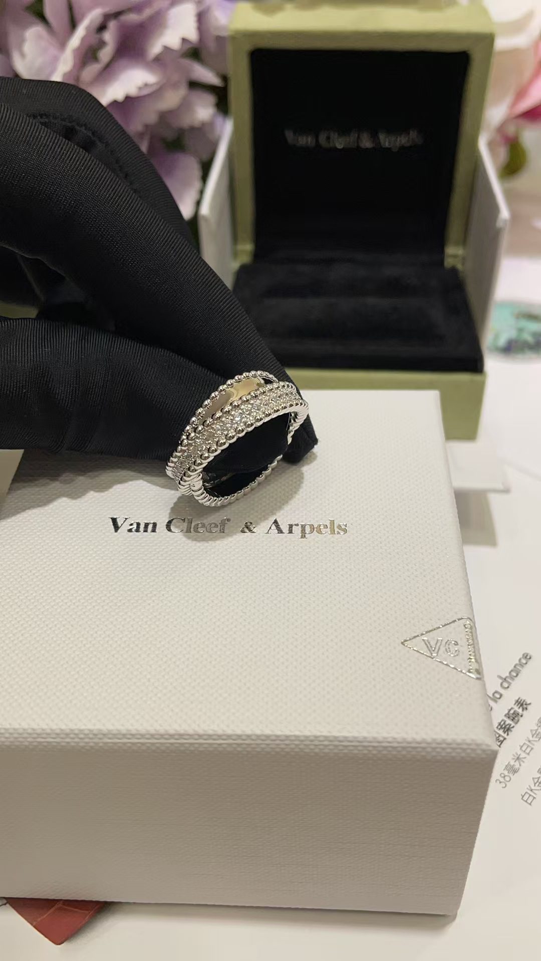 Van Cleef & Arpels Ring view 16