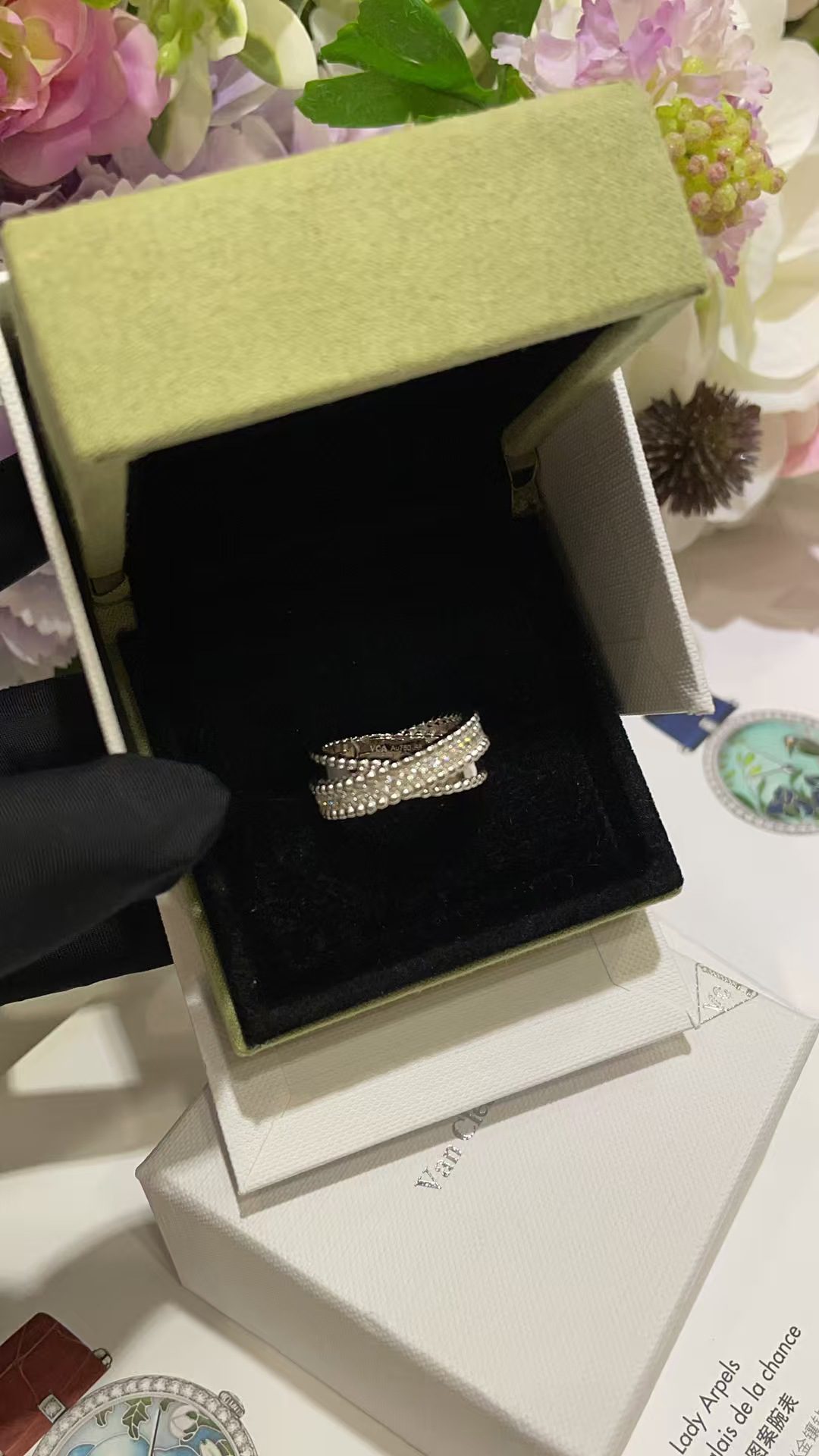 Van Cleef & Arpels Ring view 17