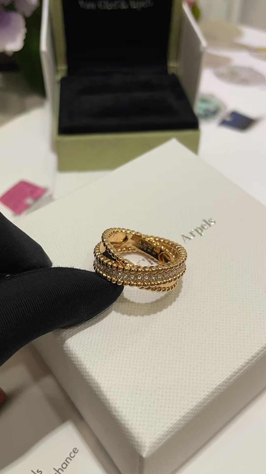Van Cleef & Arpels Ring view 4