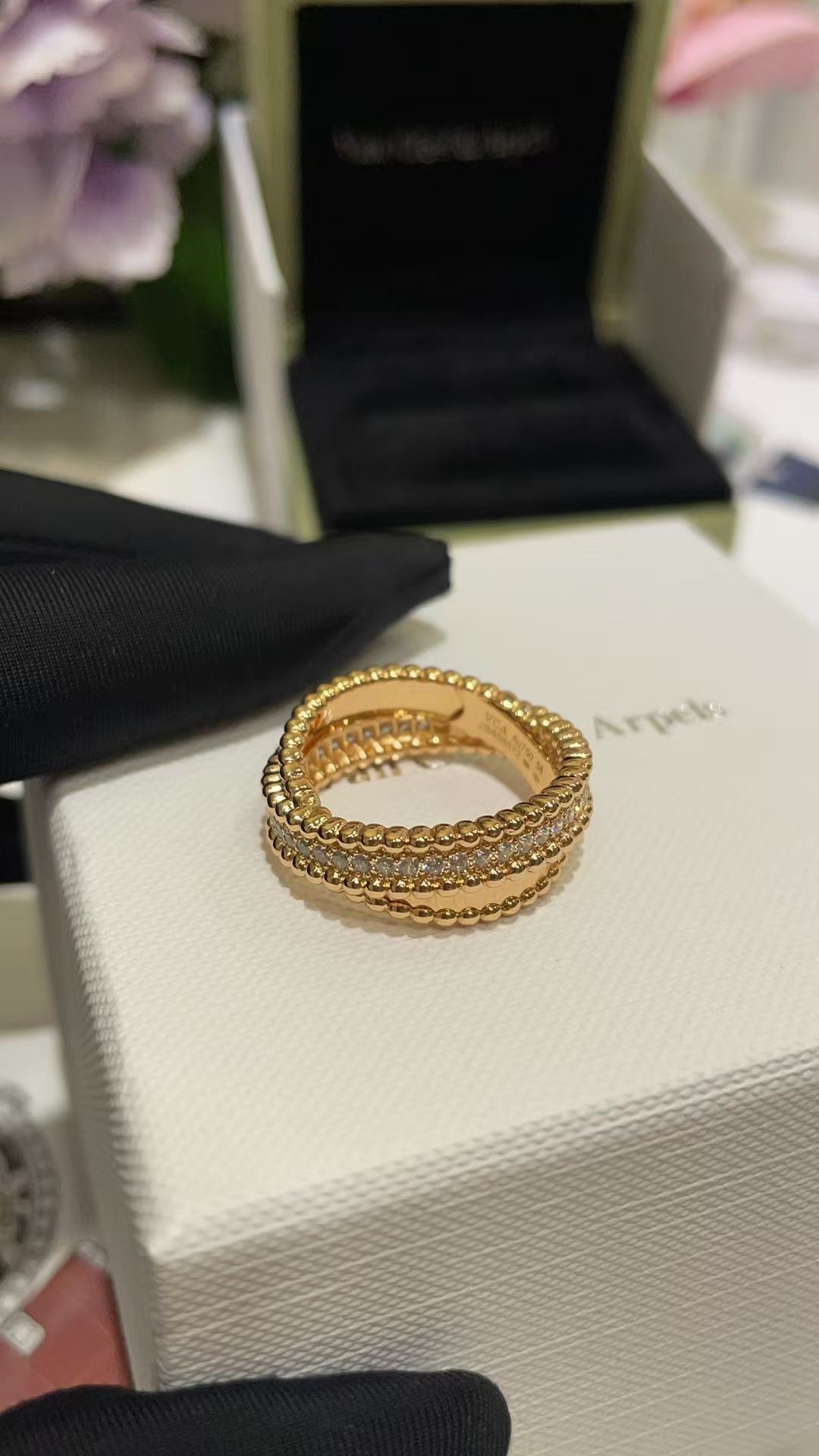 Van Cleef & Arpels Ring view 5