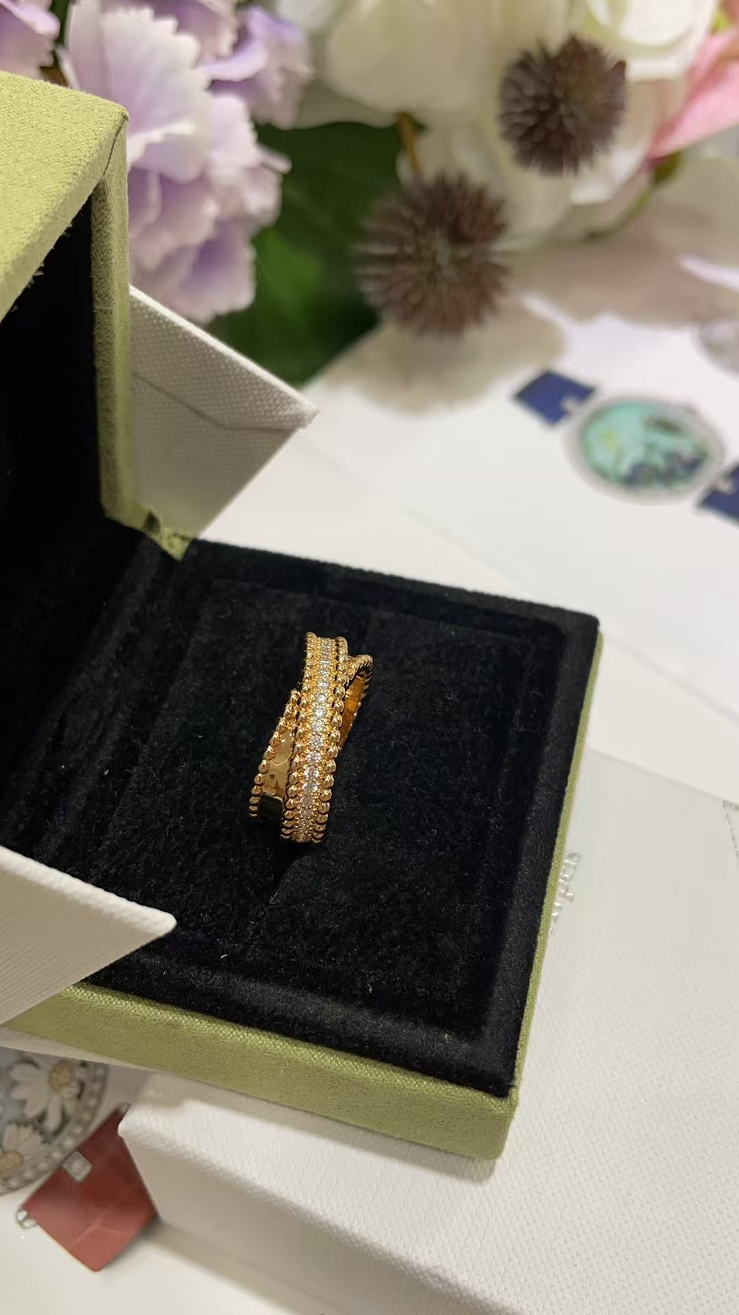 Van Cleef & Arpels Ring view 6