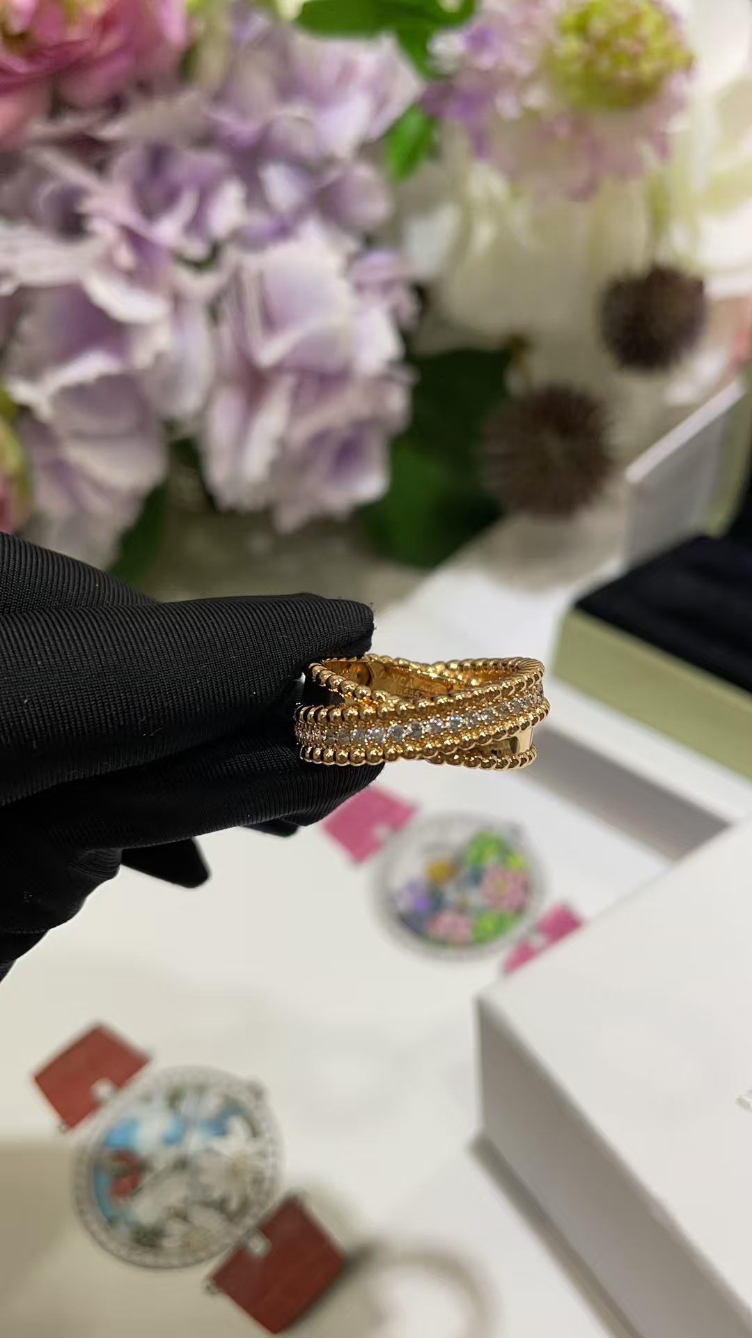 Van Cleef & Arpels Ring view 9